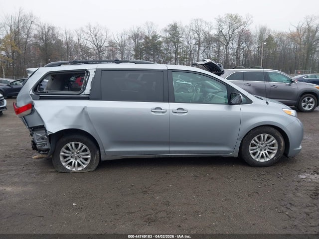 2014 Toyota Sienna Xle V6 8 Passenger მანქანა იყიდება აუქციონზე, vin: 5TDYK3DC0ES446513, აუქციონის ნომერი: 44749183