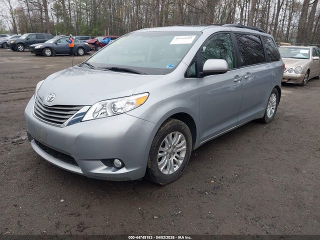 2014 Toyota Sienna Xle V6 8 Passenger მანქანა იყიდება აუქციონზე, vin: 5TDYK3DC0ES446513, აუქციონის ნომერი: 44749183