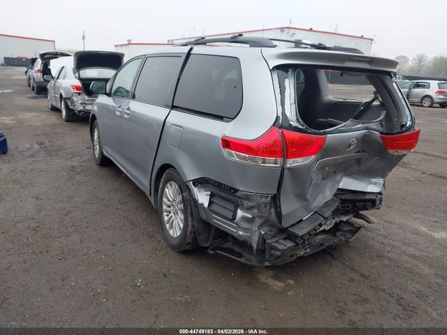 2014 Toyota Sienna Xle V6 8 Passenger მანქანა იყიდება აუქციონზე, vin: 5TDYK3DC0ES446513, აუქციონის ნომერი: 44749183