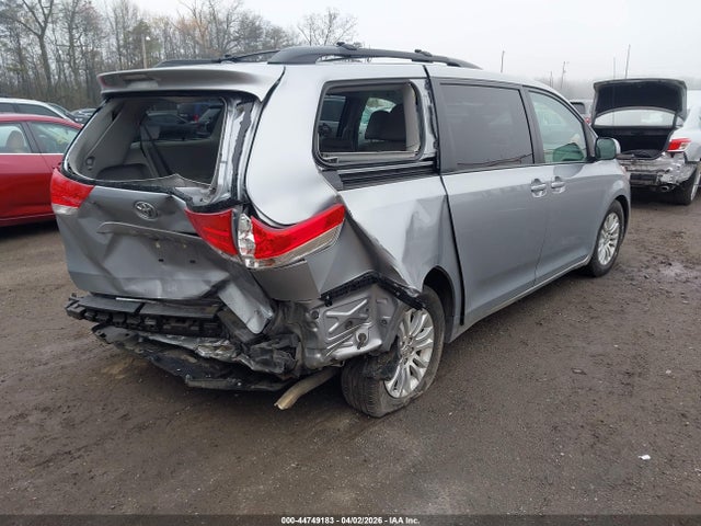 2014 Toyota Sienna Xle V6 8 Passenger მანქანა იყიდება აუქციონზე, vin: 5TDYK3DC0ES446513, აუქციონის ნომერი: 44749183