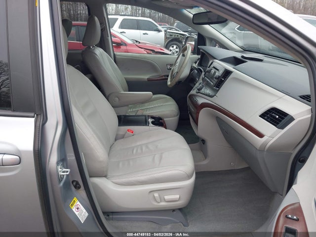 2014 Toyota Sienna Xle V6 8 Passenger მანქანა იყიდება აუქციონზე, vin: 5TDYK3DC0ES446513, აუქციონის ნომერი: 44749183
