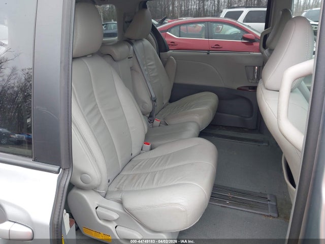 2014 Toyota Sienna Xle V6 8 Passenger მანქანა იყიდება აუქციონზე, vin: 5TDYK3DC0ES446513, აუქციონის ნომერი: 44749183
