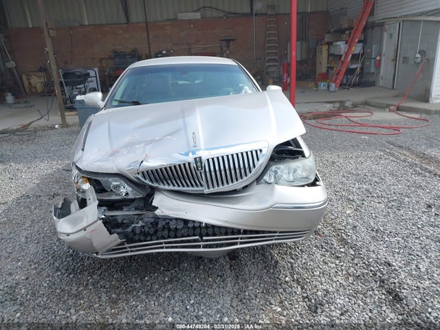Продаж на аукціоні авто 2011 Lincoln Town Car Signature Limited, vin: 2LNBL8CV7BX750663, номер лоту: 44749204