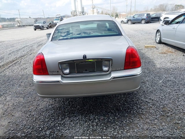 Продаж на аукціоні авто 2011 Lincoln Town Car Signature Limited, vin: 2LNBL8CV7BX750663, номер лоту: 44749204