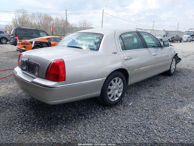 Продаж на аукціоні авто 2011 Lincoln Town Car Signature Limited, vin: 2LNBL8CV7BX750663, номер лоту: 44749204