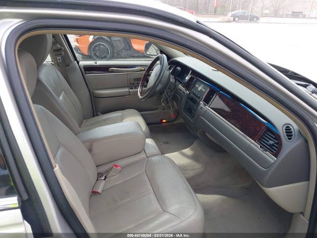Продаж на аукціоні авто 2011 Lincoln Town Car Signature Limited, vin: 2LNBL8CV7BX750663, номер лоту: 44749204