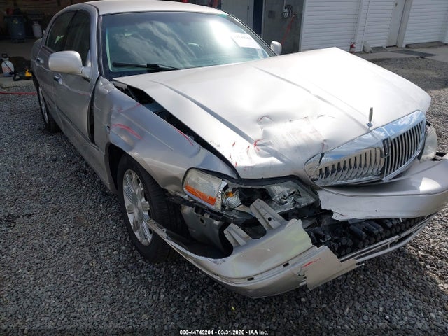 Продаж на аукціоні авто 2011 Lincoln Town Car Signature Limited, vin: 2LNBL8CV7BX750663, номер лоту: 44749204