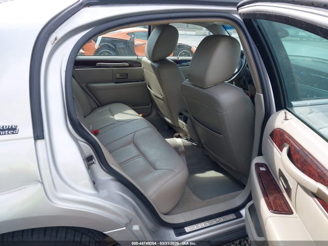 Продаж на аукціоні авто 2011 Lincoln Town Car Signature Limited, vin: 2LNBL8CV7BX750663, номер лоту: 44749204