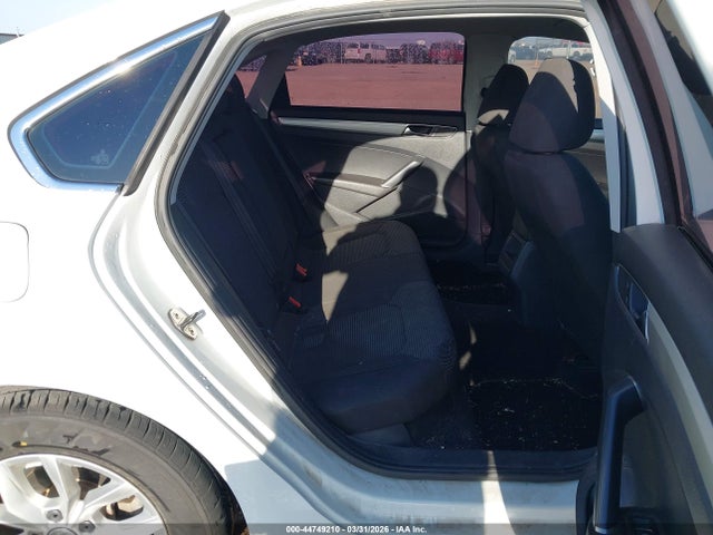 1VWAT7A34HC064577 Volkswagen Passat 1.8t S