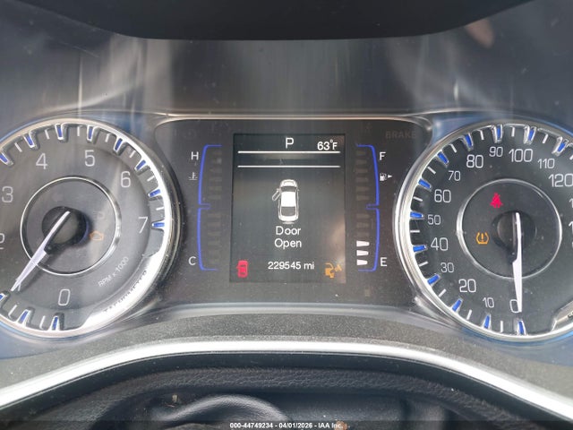 44749234 :رقم المزاد ، 1C3CCCAB9FN684777 vin ، 2015 Chrysler 200 Limited مزاد بيع