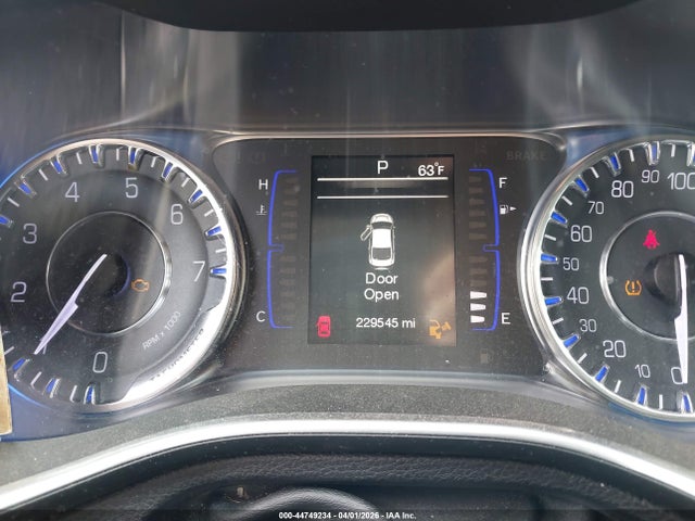 44749234 :رقم المزاد ، 1C3CCCAB9FN684777 vin ، 2015 Chrysler 200 Limited مزاد بيع
