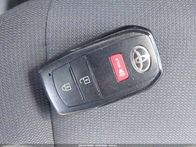 44749266 :رقم المزاد ، 7MUCAAAG0NV017404 vin ، 2022 Toyota Corolla Cross Le مزاد بيع