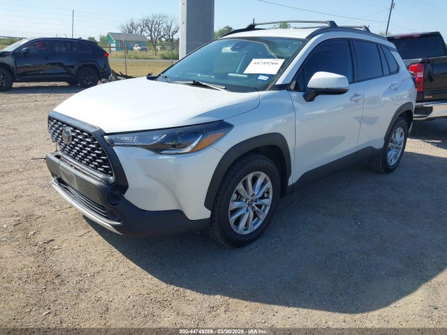 44749266 :رقم المزاد ، 7MUCAAAG0NV017404 vin ، 2022 Toyota Corolla Cross Le مزاد بيع