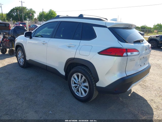 44749266 :رقم المزاد ، 7MUCAAAG0NV017404 vin ، 2022 Toyota Corolla Cross Le مزاد بيع