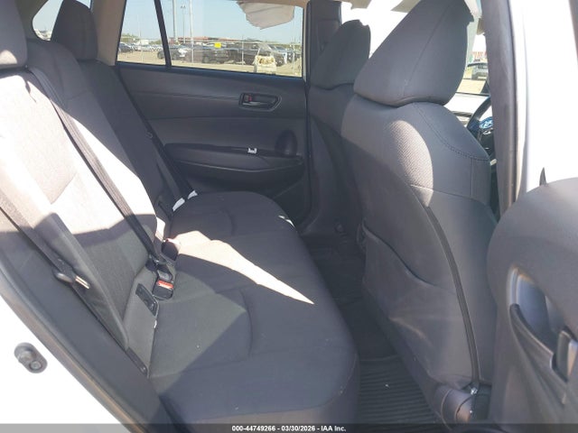 44749266 :رقم المزاد ، 7MUCAAAG0NV017404 vin ، 2022 Toyota Corolla Cross Le مزاد بيع