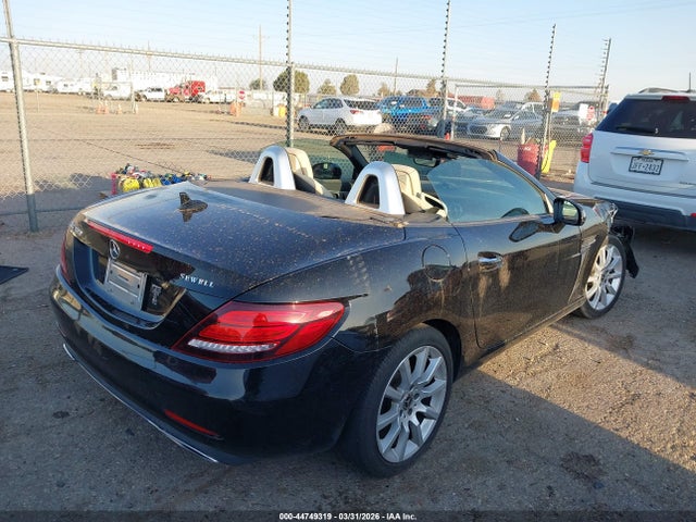 44749319 :رقم المزاد ، WDDPK3JA8HF144086 vin ، 2017 Mercedes-benz Slc 300 مزاد بيع