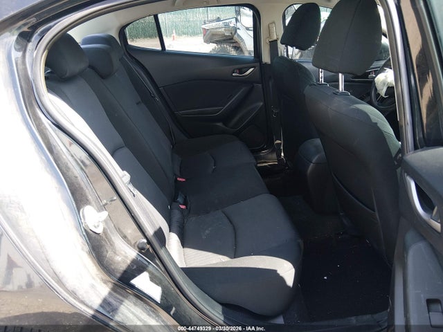 3MZBM1U79FM189745 Mazda Mazda3 I Sport