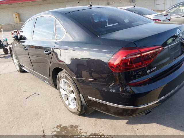 2017 VOLKSWAGEN PASSAT 1VWAT7A37HC034442 Photo 2