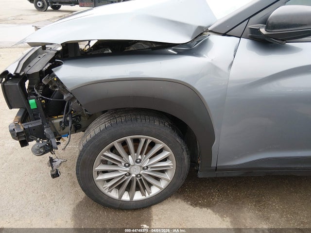 44749375 :رقم المزاد ، KM8K22AAXJU142786 vin ، 2018 Hyundai Kona Sel مزاد بيع