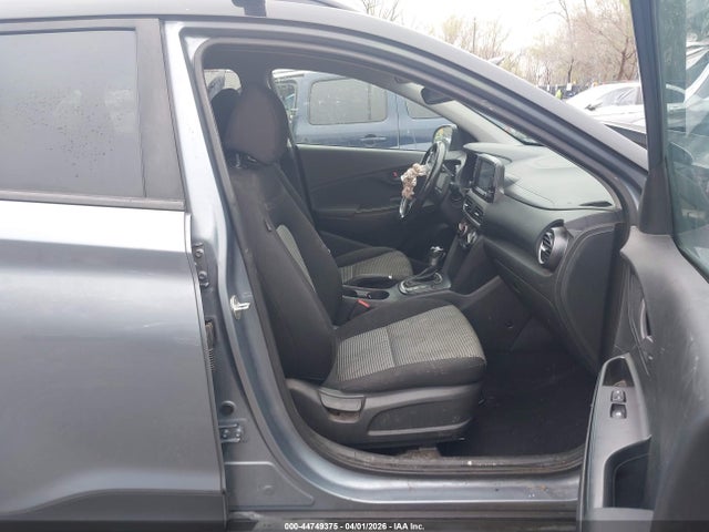 44749375 :رقم المزاد ، KM8K22AAXJU142786 vin ، 2018 Hyundai Kona Sel مزاد بيع