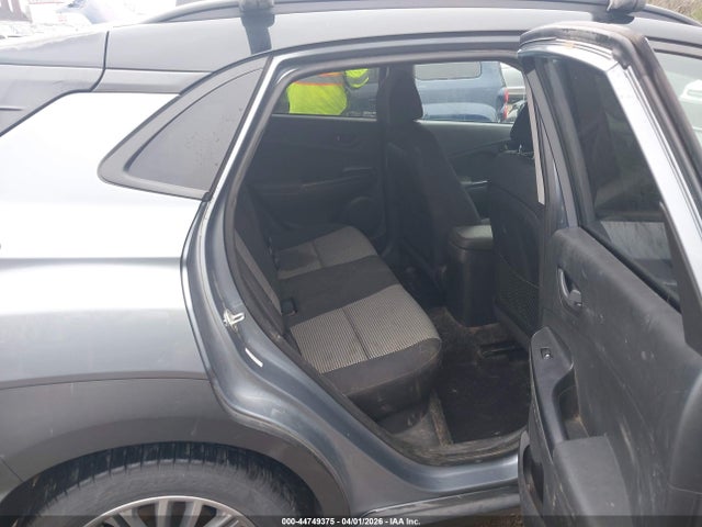 44749375 :رقم المزاد ، KM8K22AAXJU142786 vin ، 2018 Hyundai Kona Sel مزاد بيع