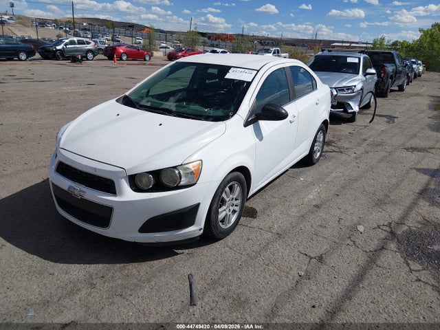 Chevrolet Sonic Lt Auto 2015 1G1JC5SG3F4201386 Image 2