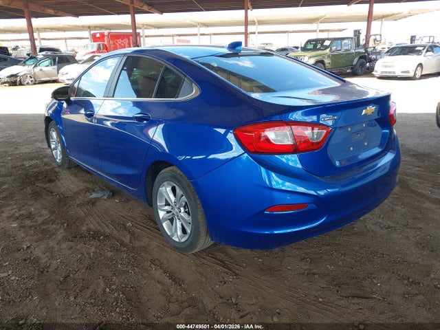 2019 CHEVROLET CRUZE 1G1BE5SM3K7138027 Photo 2
