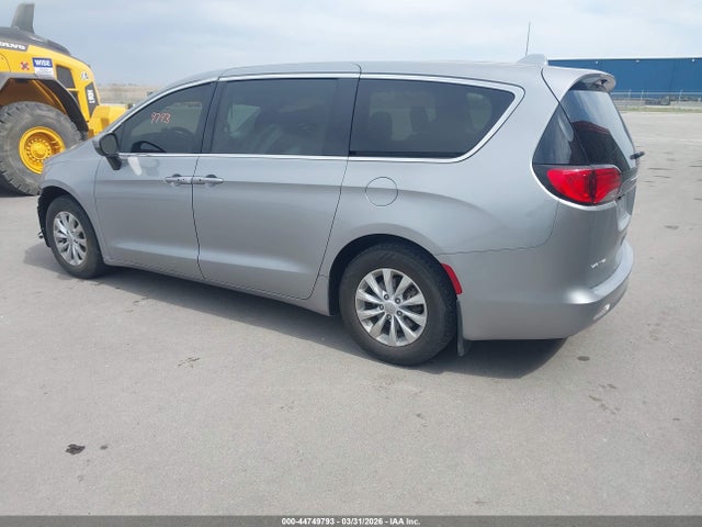 2017 CHRYSLER PACIFICA 2C4RC1DG3HR645075 Photo 2