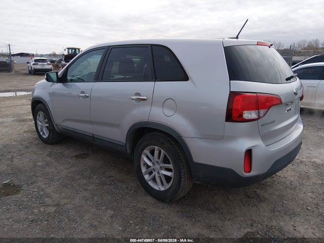 2015 KIA SORENTO 5XYKT3A68FG599690 Photo 2