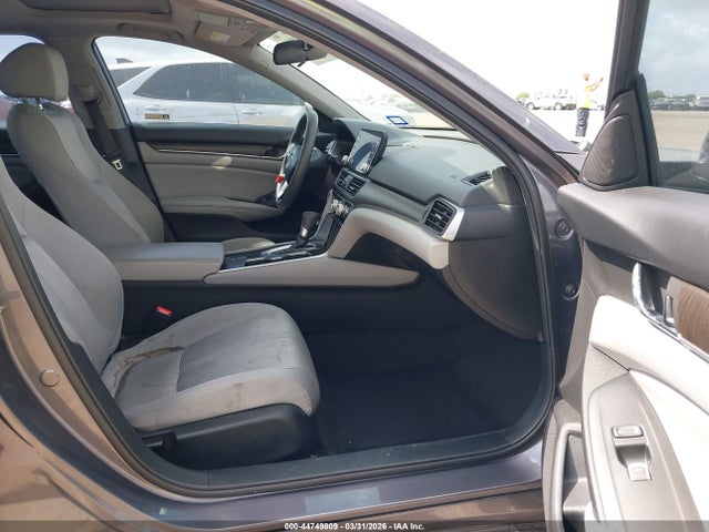 44749809 :رقم المزاد ، 1HGCV1F48JA164883 vin ، 2018 Honda Accord Ex مزاد بيع