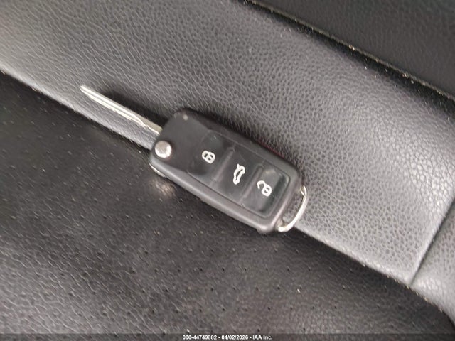 44749882 :رقم المزاد ، 1VWAT7A30FC119653 vin ، 2015 Volkswagen Passat 1.8t Limited Edition مزاد بيع