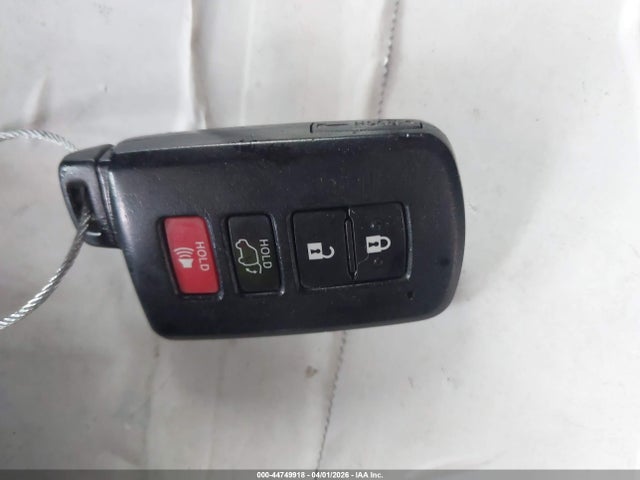 JTMWFREV3JJ151699 Toyota Rav4 Xle
