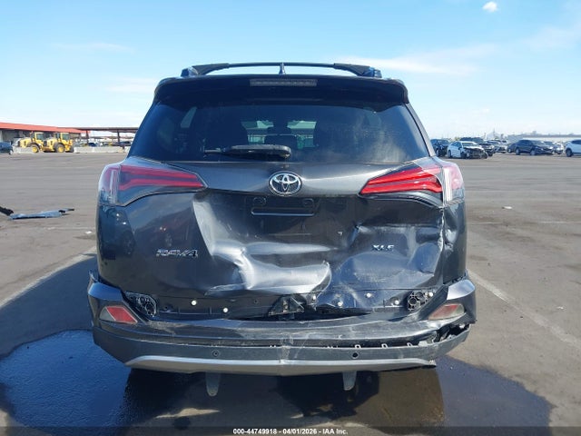 JTMWFREV3JJ151699 Toyota Rav4 Xle