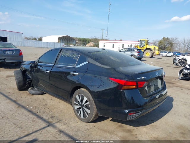 44750077 :رقم المزاد ، 1N4BL4DV3NN338862 vin ، 2022 Nissan Altima Sv Fwd مزاد بيع