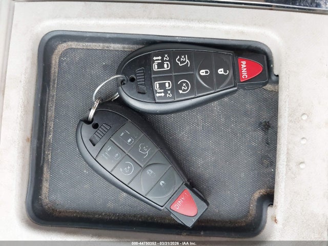 2011 Chrysler Town & Country Touring-l მანქანა იყიდება აუქციონზე, vin: 2A4RR8DG2BR745158, აუქციონის ნომერი: 44750352
