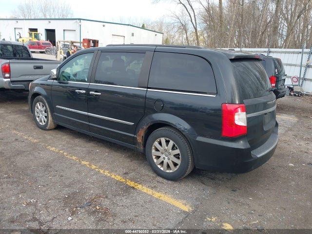 2011 Chrysler Town & Country Touring-l მანქანა იყიდება აუქციონზე, vin: 2A4RR8DG2BR745158, აუქციონის ნომერი: 44750352