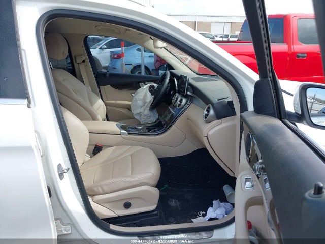 44750372 :رقم المزاد ، WDC0G4JB9KV124738 vin ، 2019 Mercedes-benz Glc 300 مزاد بيع