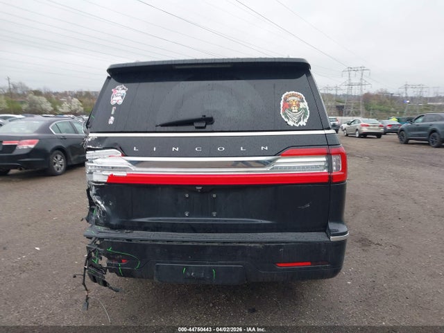 5LMJJ3LTXJEL17922 Lincoln Navigator L Reserve