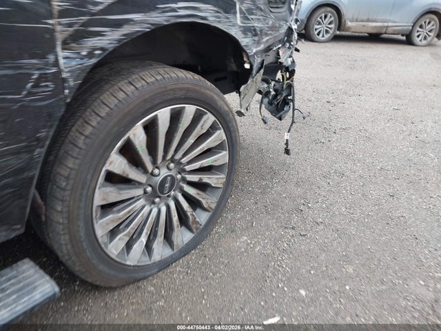 5LMJJ3LTXJEL17922 Lincoln Navigator L Reserve