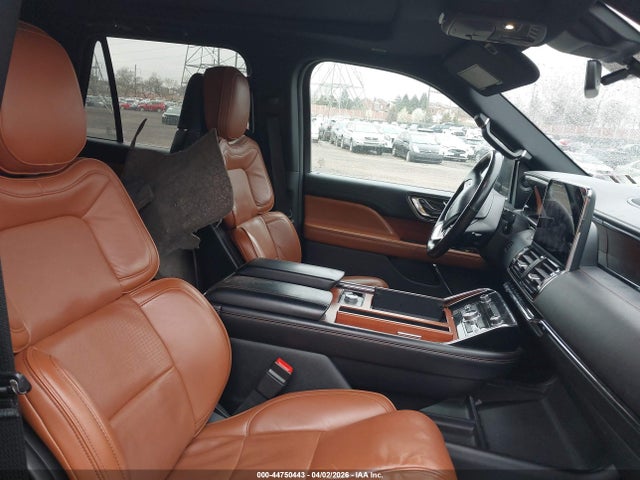 5LMJJ3LTXJEL17922 Lincoln Navigator L Reserve