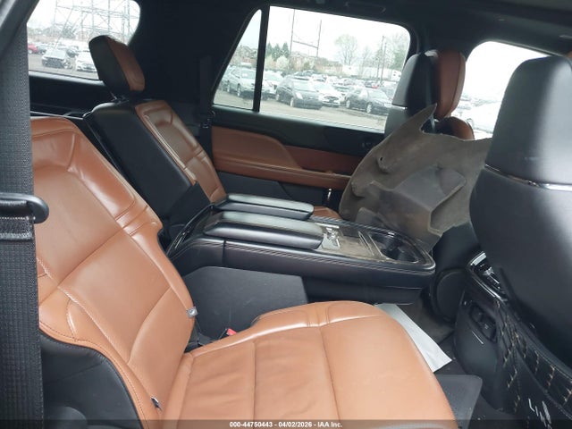 5LMJJ3LTXJEL17922 Lincoln Navigator L Reserve