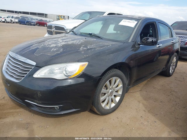 Chrysler 200 Limited 2014 1C3CCBCG1EN186106 Image 2