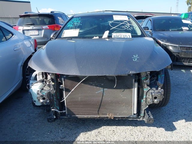 4T1B21HK4JU503132 Toyota Camry Hybrid Se