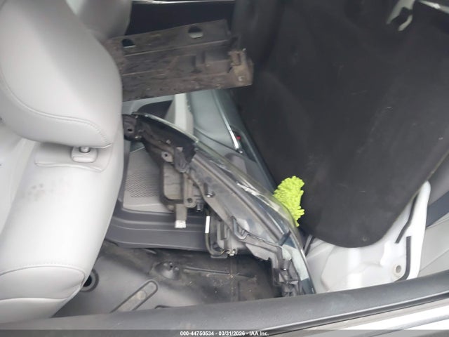 4T1B21HK4JU503132 Toyota Camry Hybrid Se