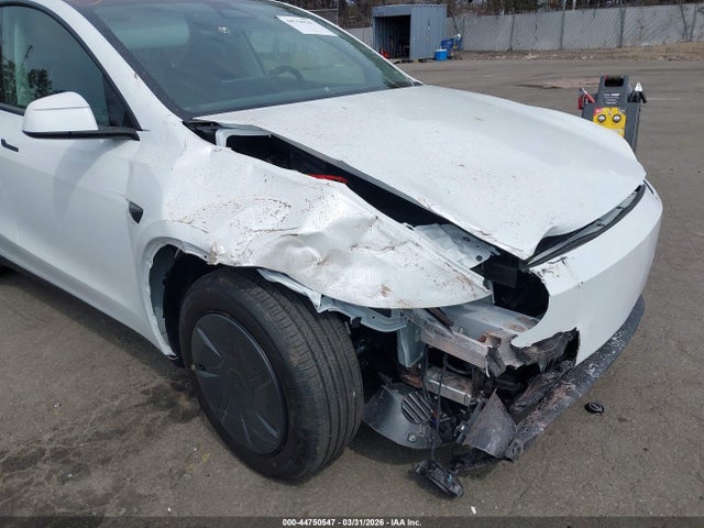 2026 TESLA MODEL Y 7SAYGDEEXTA639292 Photo 5