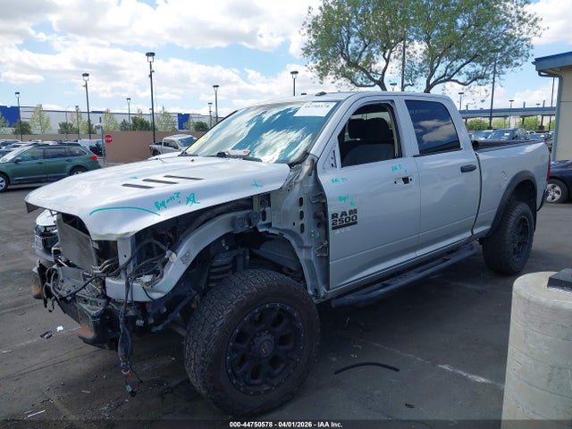 3C6UR5CL5JG109729 RAM 2500 Tradesman 4x4 6&#039;4 Box
