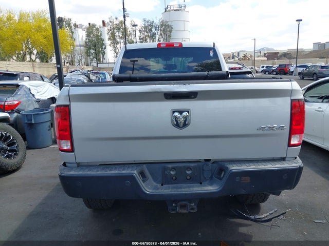 3C6UR5CL5JG109729 RAM 2500 Tradesman 4x4 6&#039;4 Box