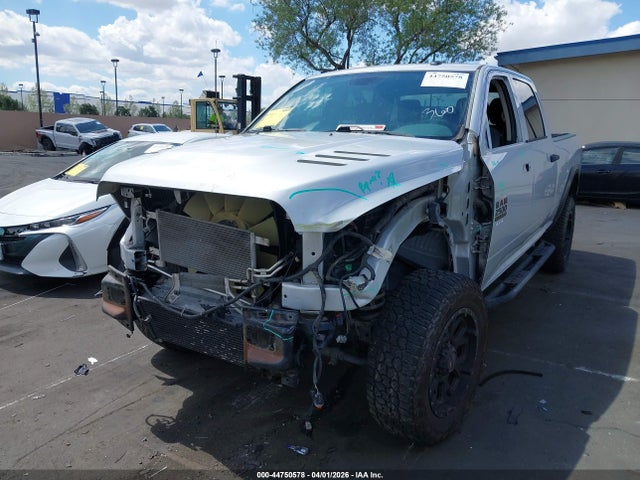 3C6UR5CL5JG109729 RAM 2500 Tradesman 4x4 6&#039;4 Box