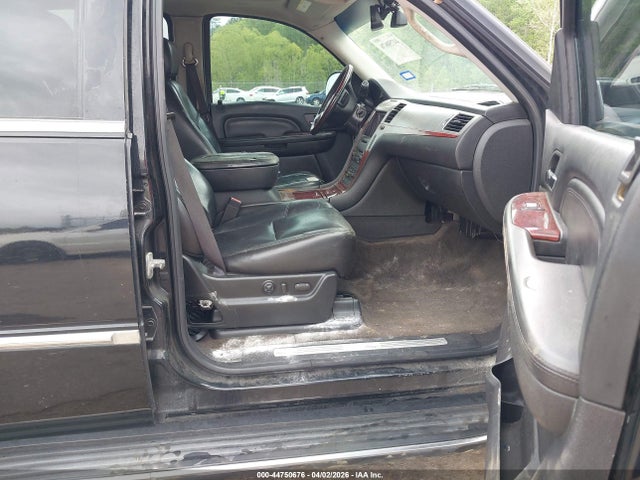 2008 Cadillac Escalade Esv Standard მანქანა იყიდება აუქციონზე, vin: 1GYFC66848R208689, აუქციონის ნომერი: 44750676