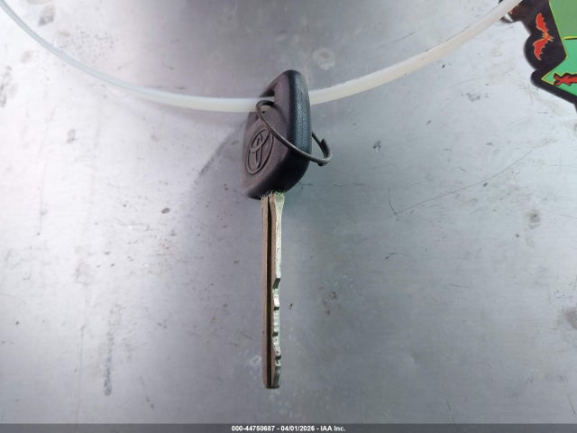 VNKKTUD3XFA043086 Toyota YARIS L